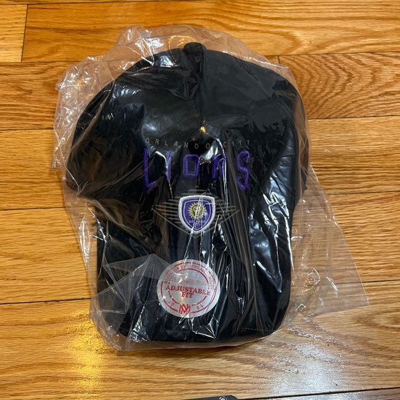 Orlando City Brand new Snapback Mitchell and ness - Picture 5 of 5